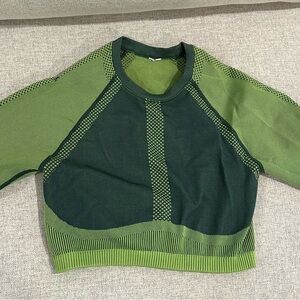 Fabletics workout yoga shirt green medium crop top